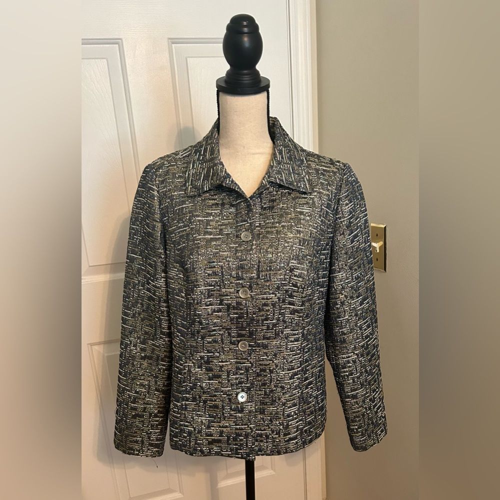 Chico’s size 1. Stunning jacket (blazer). Dress it up or casual